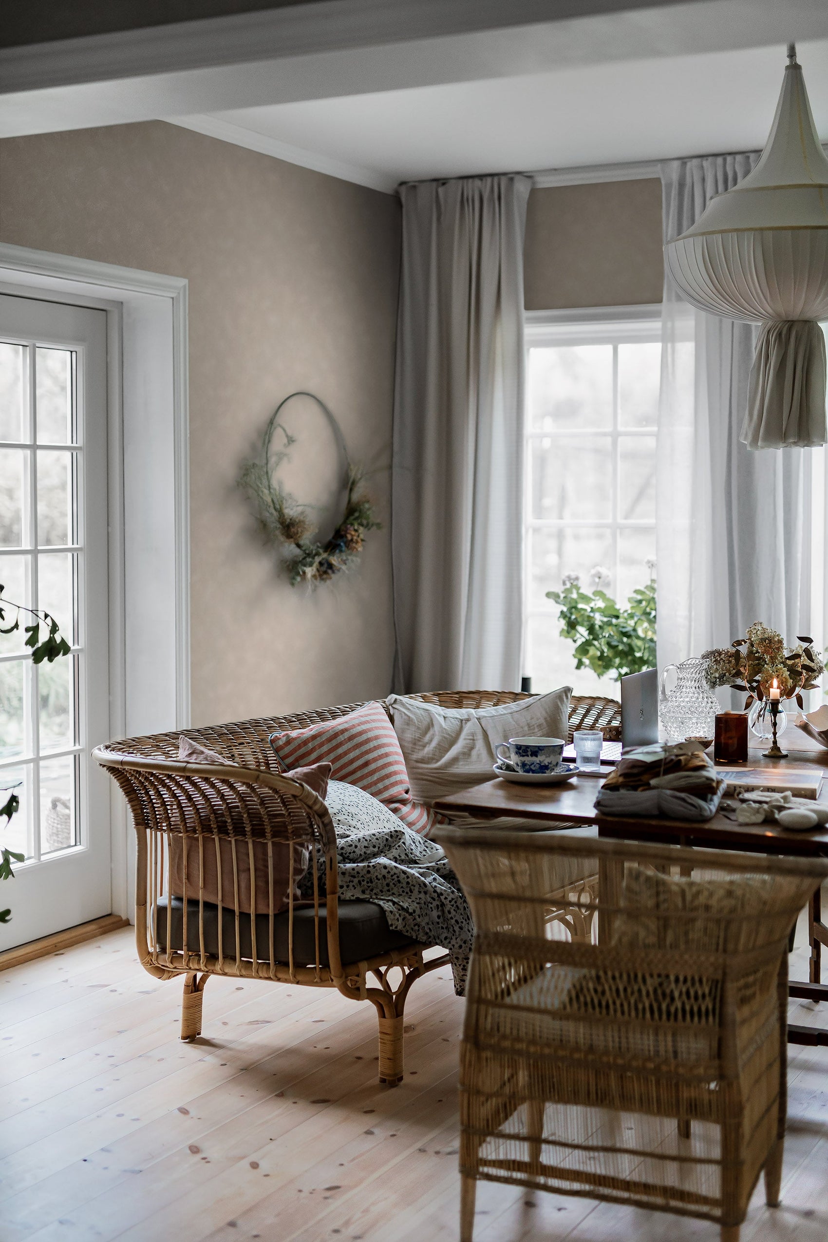 Beige Modern - BS86-0135 - Image2 - Cottage garden - 3586